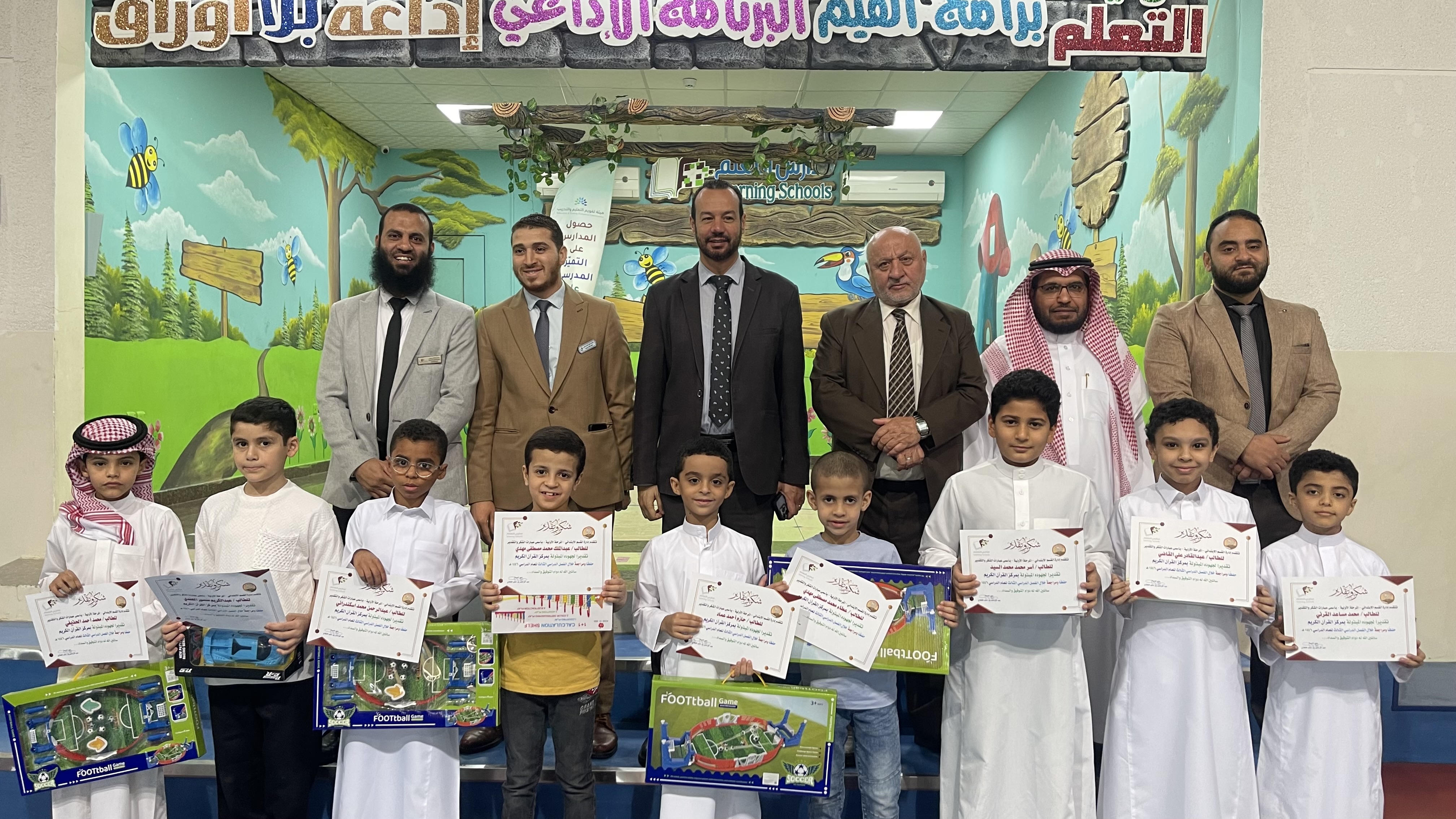 تكريم  طلاب مركز القرآن الكريم بالمرحلة